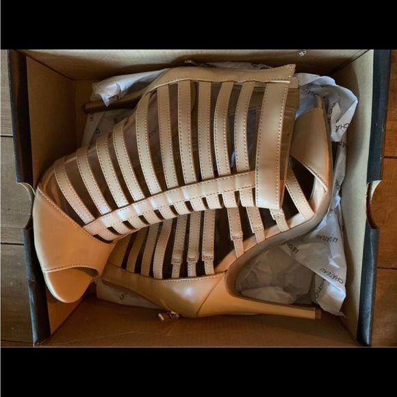 Nude Le Chateau Heels Size 8 BNIB - Picture 2 of 3